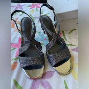 NWT Bandolino Tamar2 Pewter fabric sandals